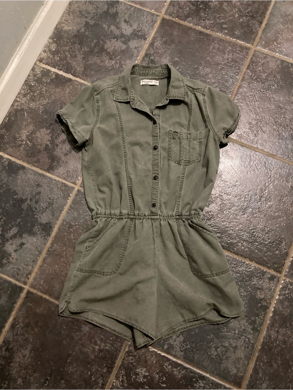 Abercrombie Kids Olive Green Utility Shorts  Romper Size 15/16.